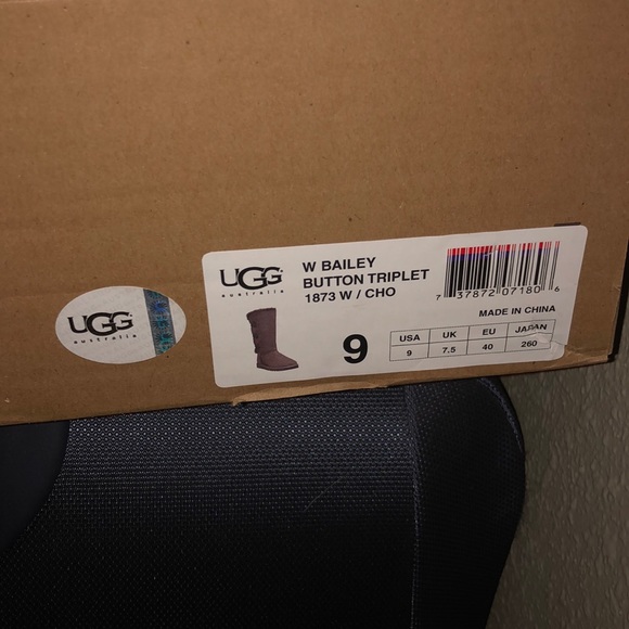 UGG Boots - Picture 5 of 6